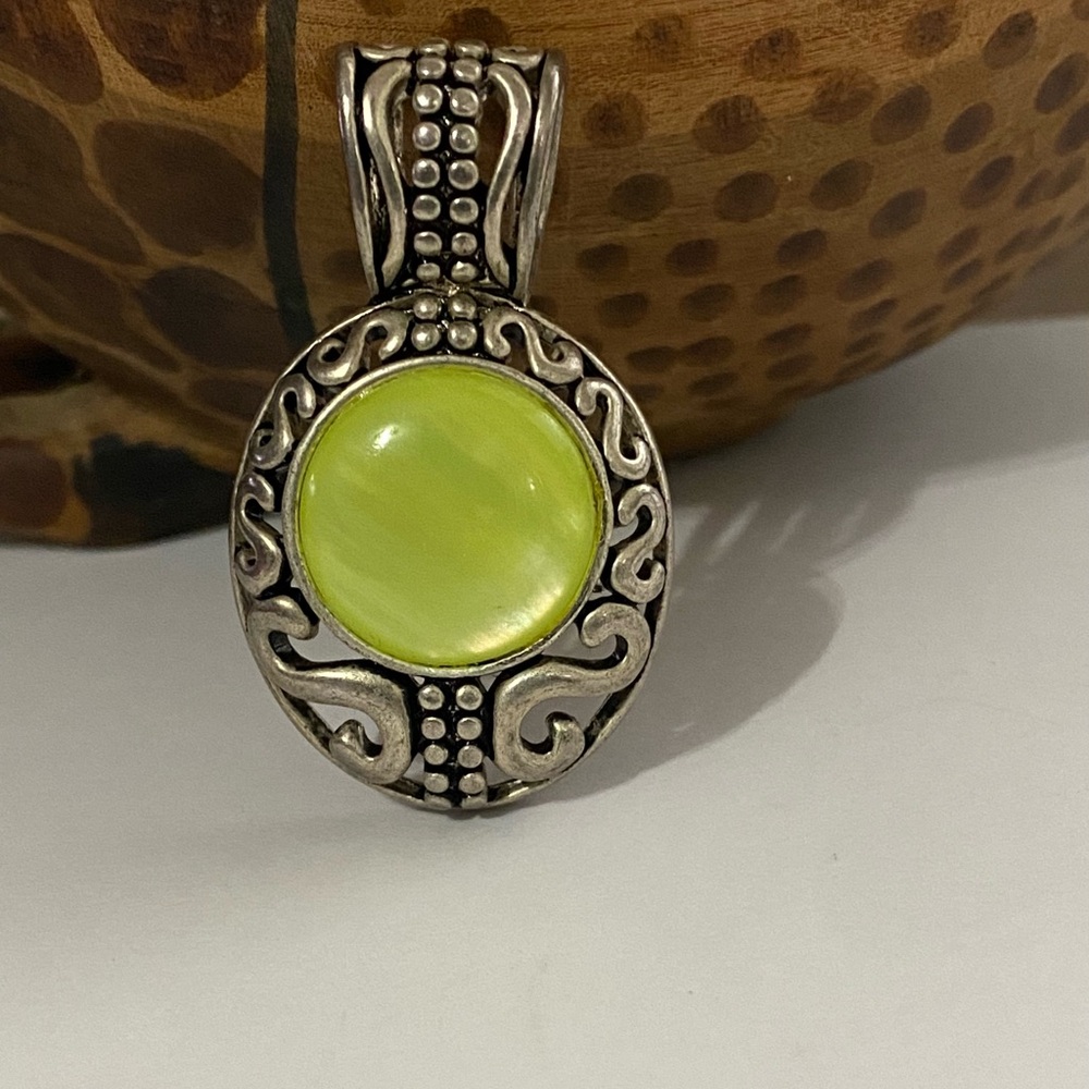 Elegant Silver Pendant with Lime Green Stone